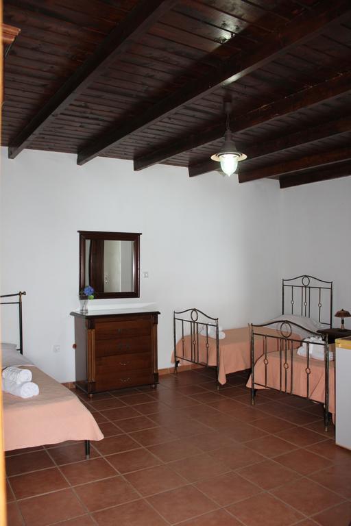 Lalloudes Seaside Accommodation Exo Nimfion Pokoj fotografie